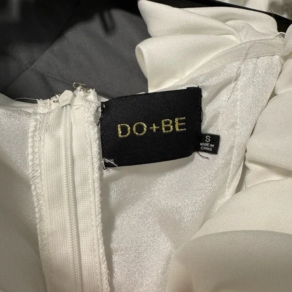 Elegant White Off-Shoulder Dress - Picture 3 of 4